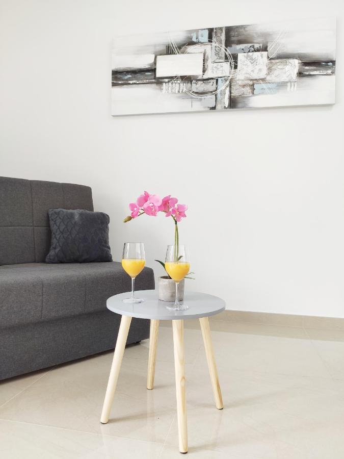 White Studio Apartman PUY Exterior foto